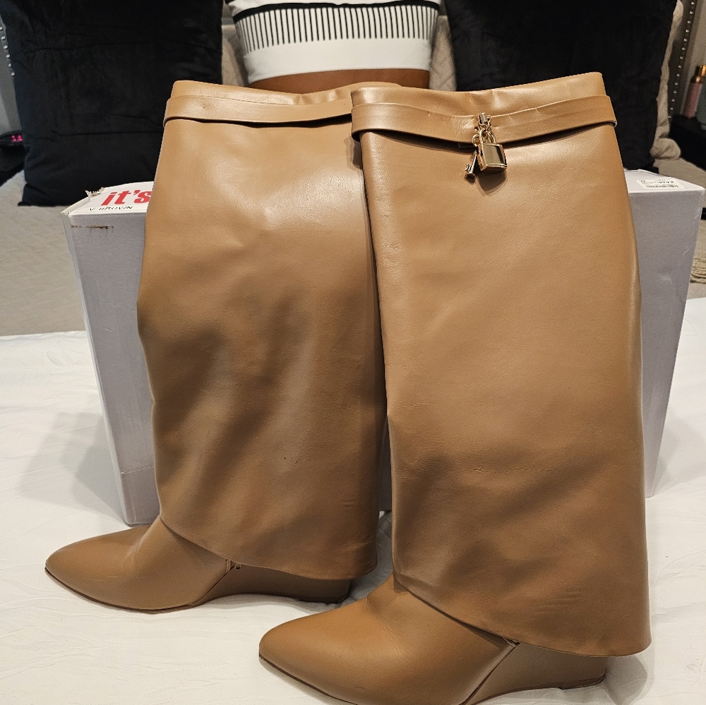 Chic Tan Knee Boots